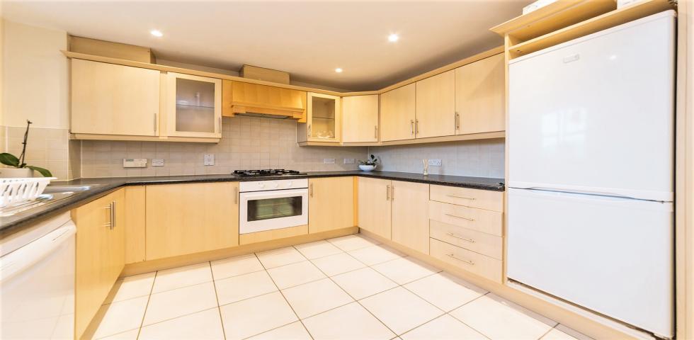 			NEW INSTRUCTION, 2 Bedroom, 1 bath, 1 reception Flat			 Shillingford Road, MILL HILL